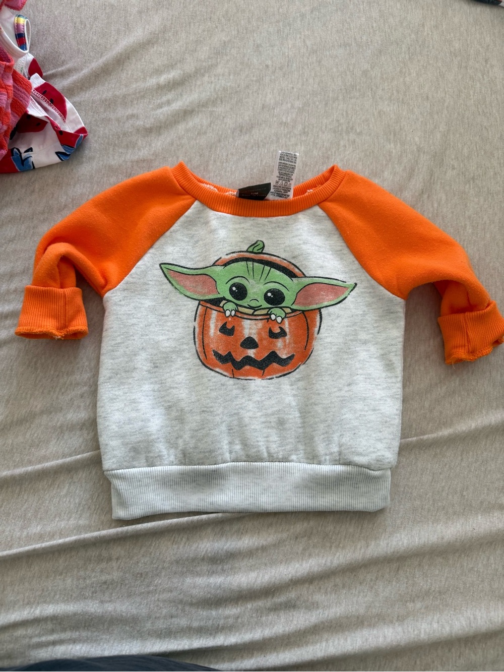 Star Wars Orange & Gray Baby Yoda Pumpkin Raglan Sweatshirt